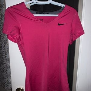 woman’s nike shirt small